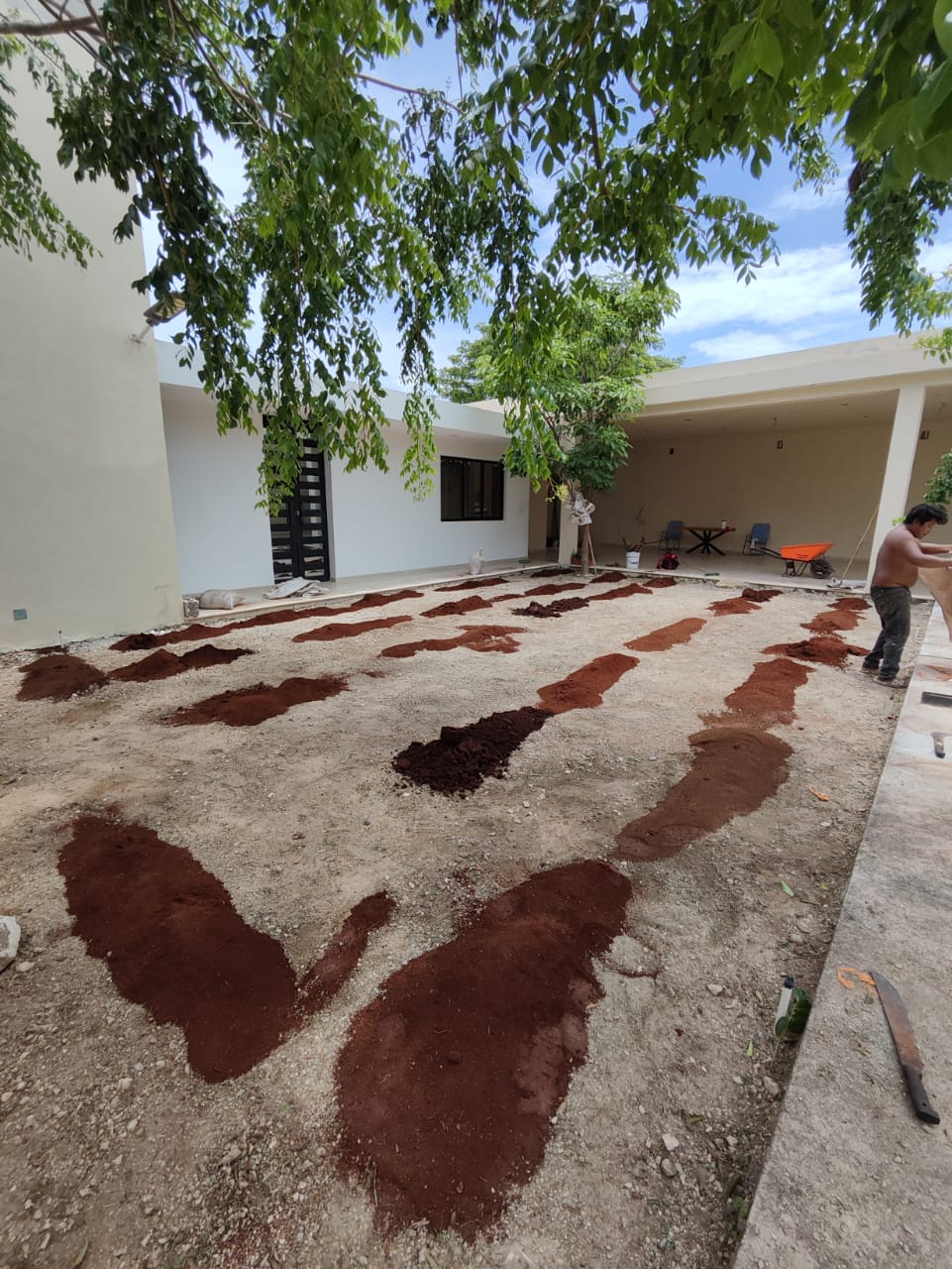 Costal de tierra negra para jardín y plantas.