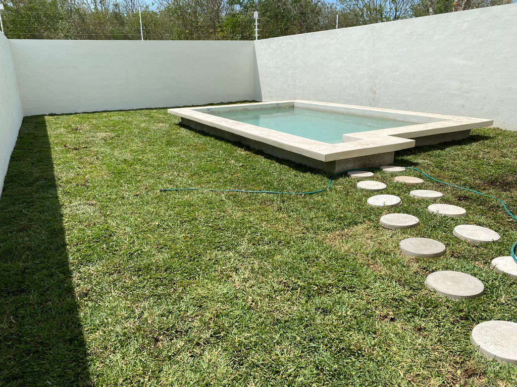 Huella 30 cms de diametro cemento blanco