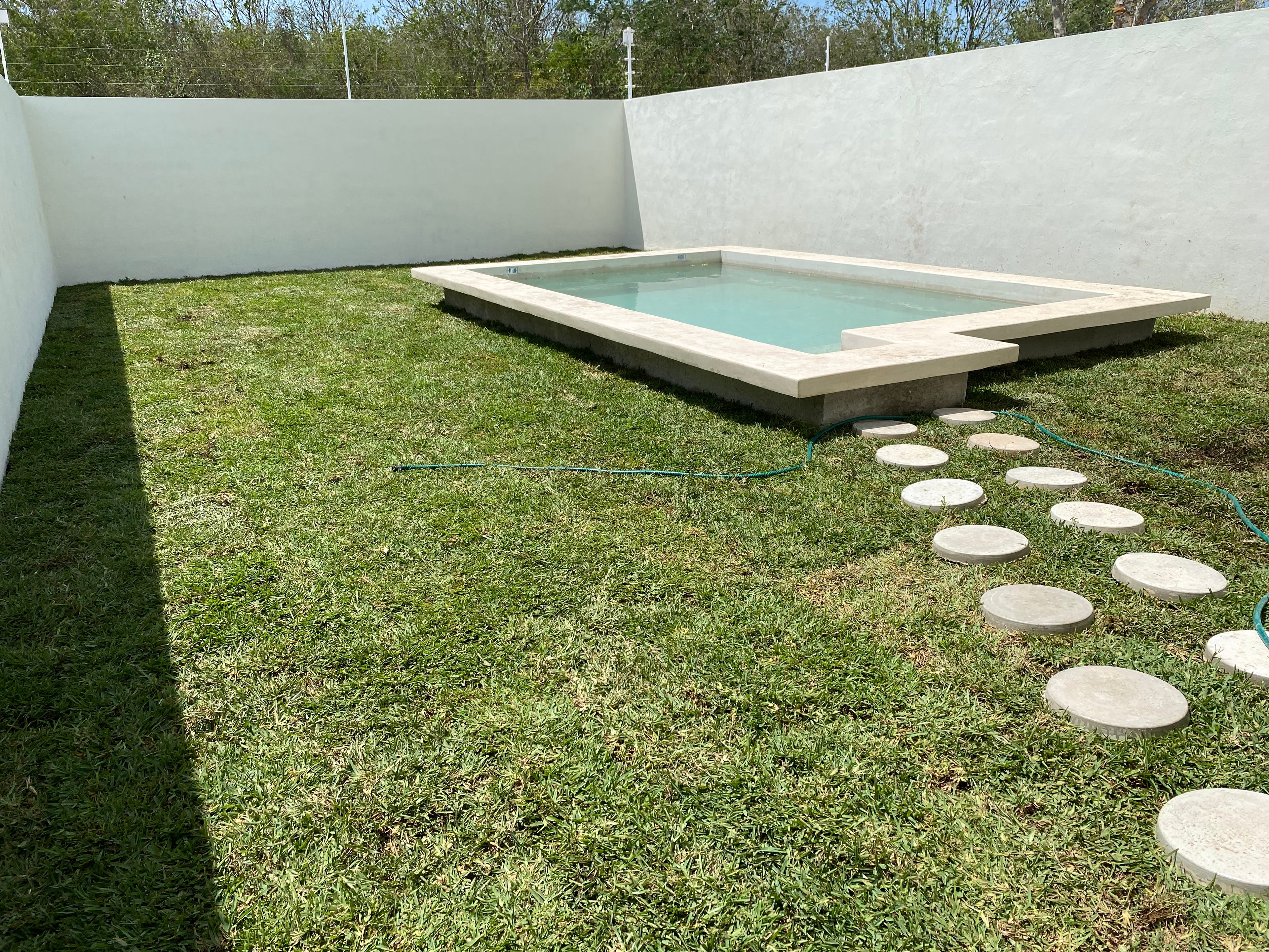 Huellas de cemento blanco circular diam 20cms